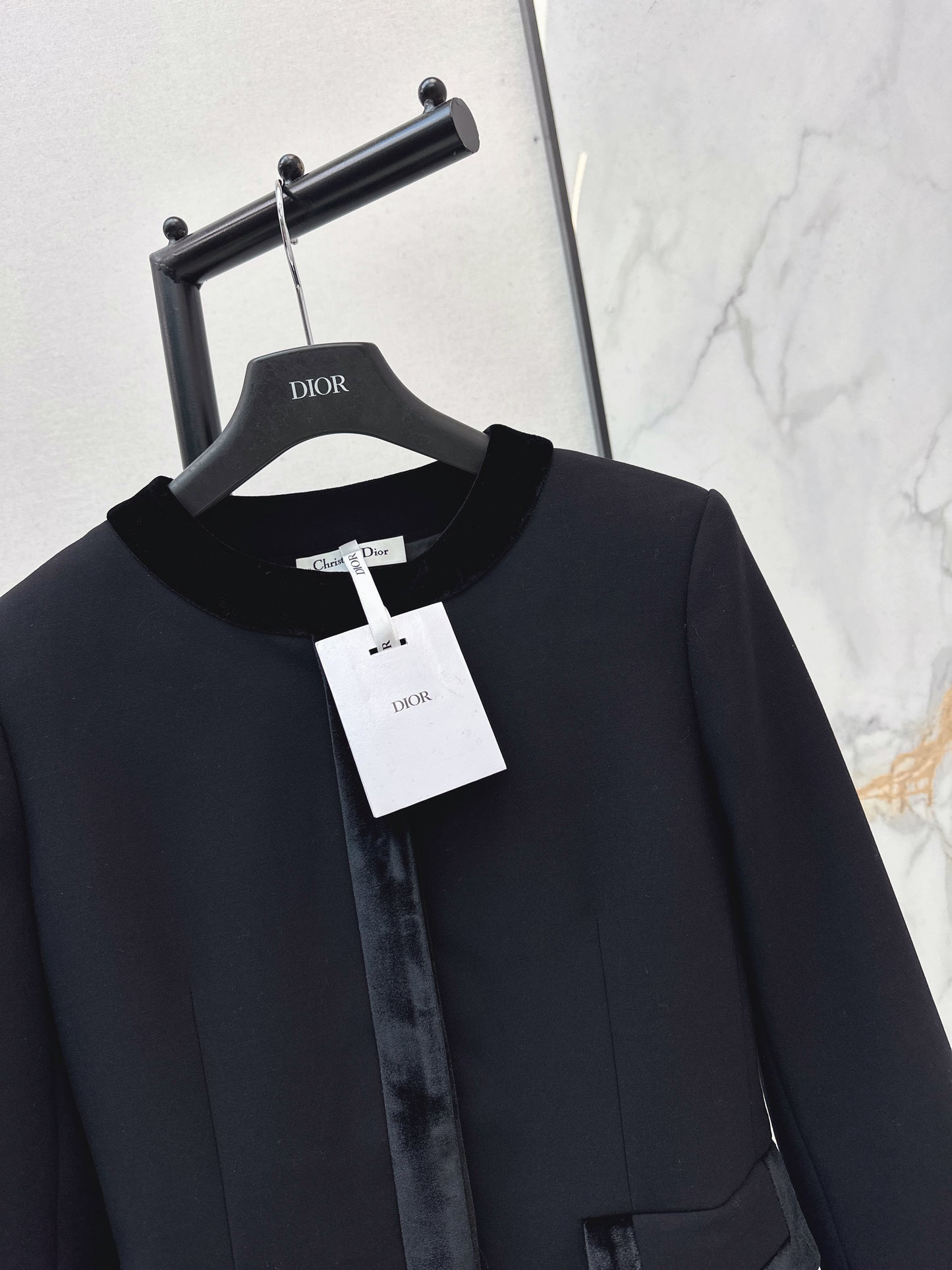 Velvet-trimmed, fitted waist coat