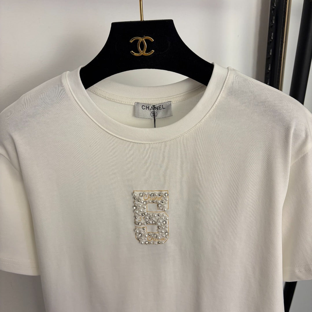 Pearl-studded T-shirt