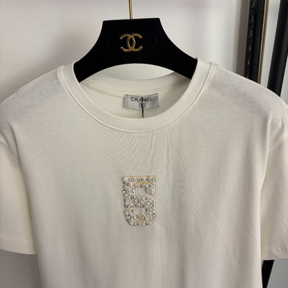 Pearl-studded T-shirt