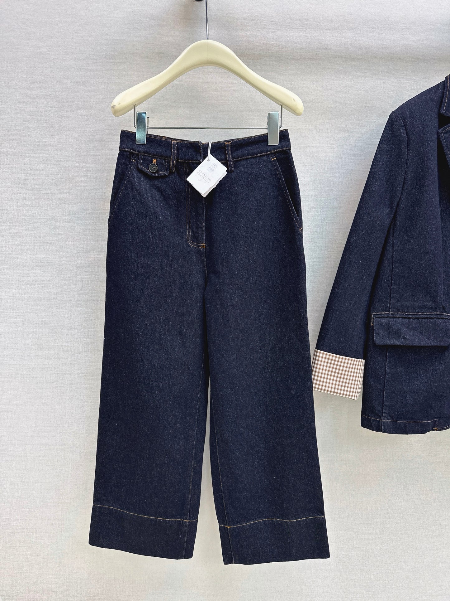 Straight-leg cropped trousers
