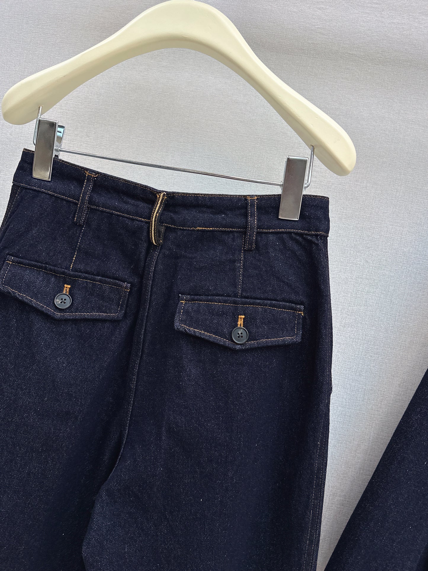Straight-leg cropped trousers
