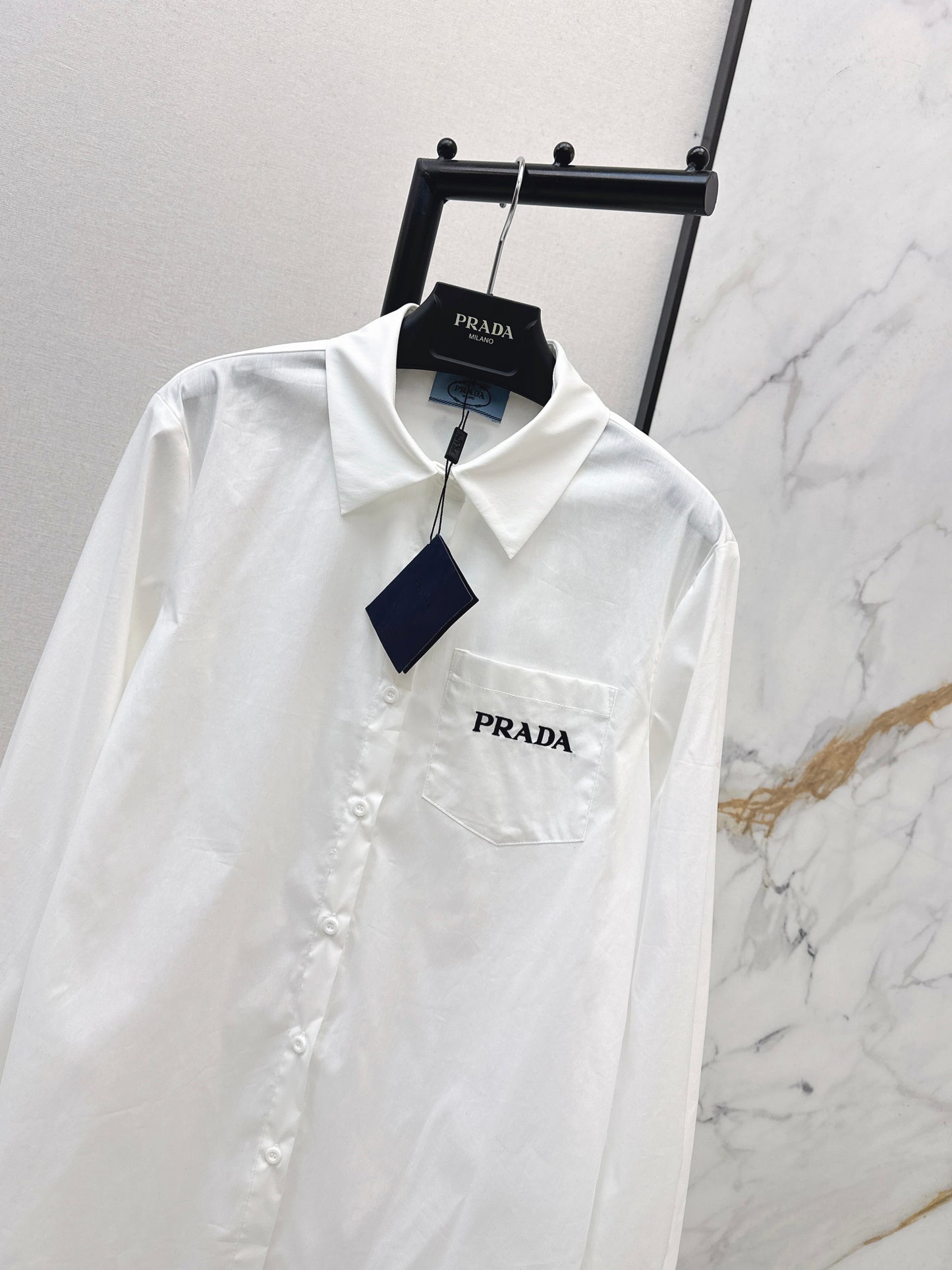 Letter-decorated shirt
