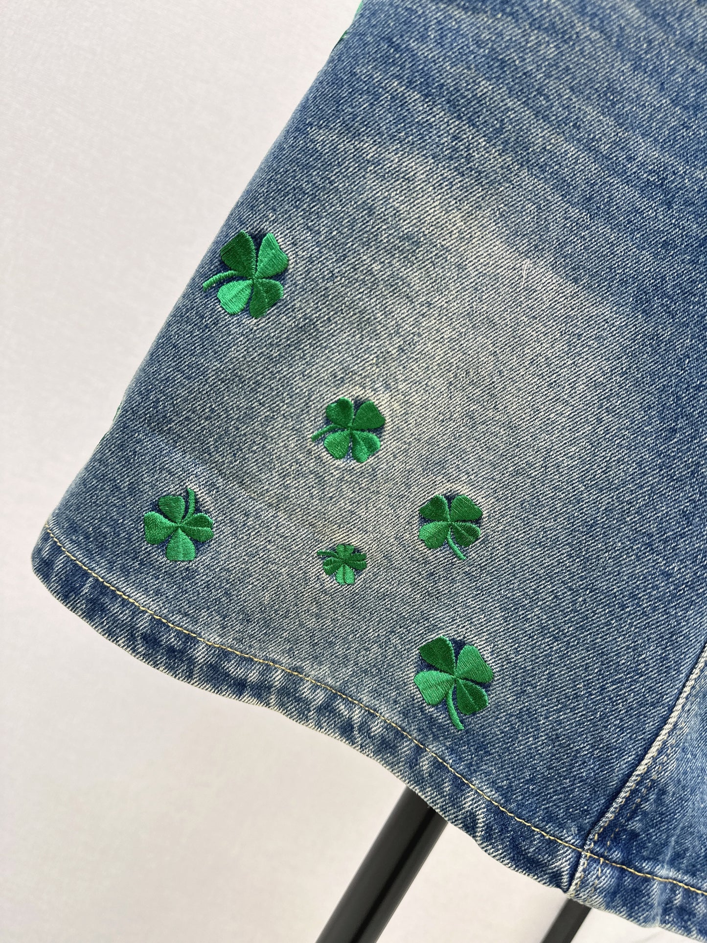 Four-leaf clover denim midi skirt