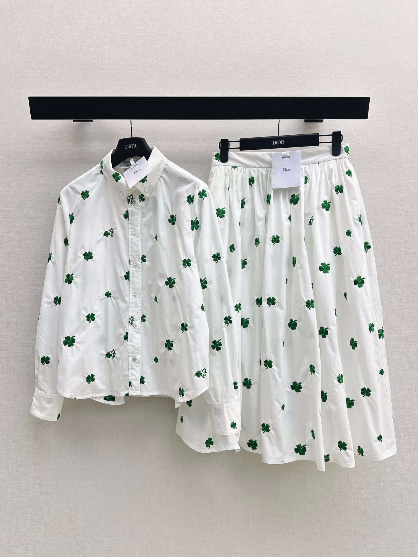 Four-leaf clover shirt/umbrella skirt