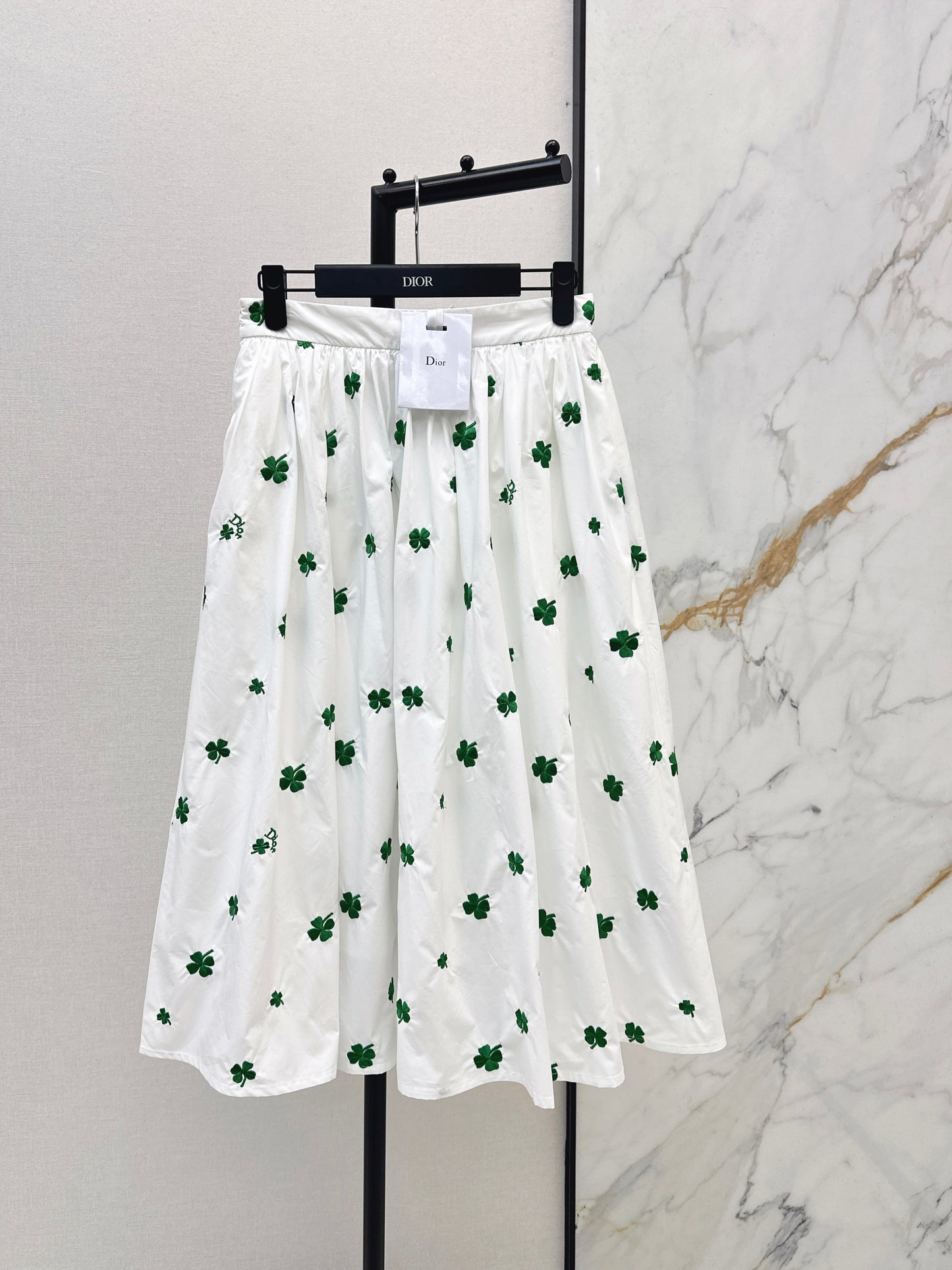 Four-leaf clover shirt/umbrella skirt