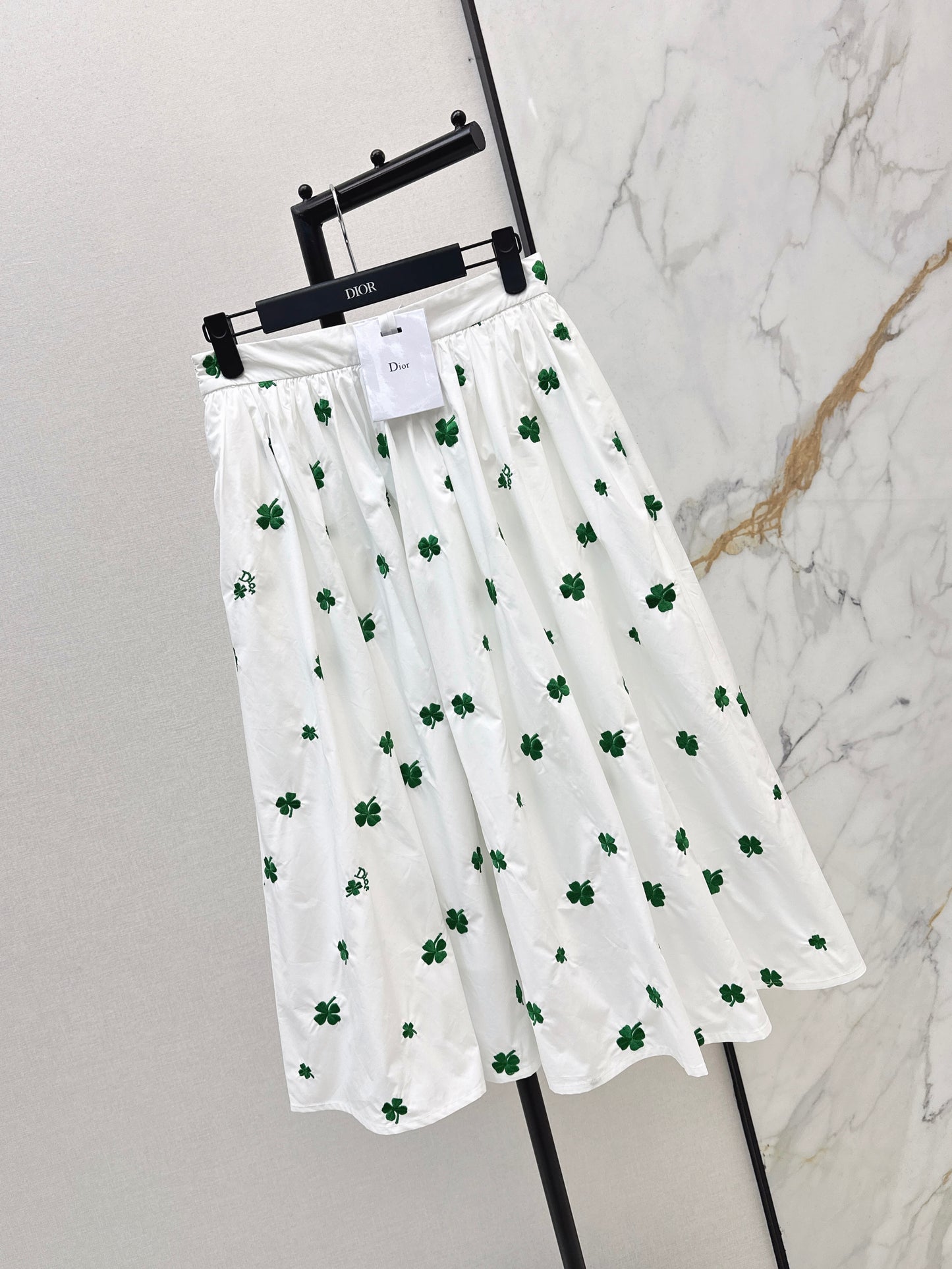Four-leaf clover shirt/umbrella skirt