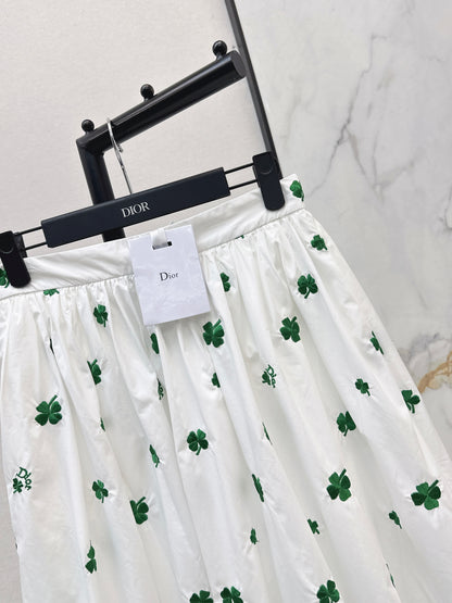 Four-leaf clover shirt/umbrella skirt