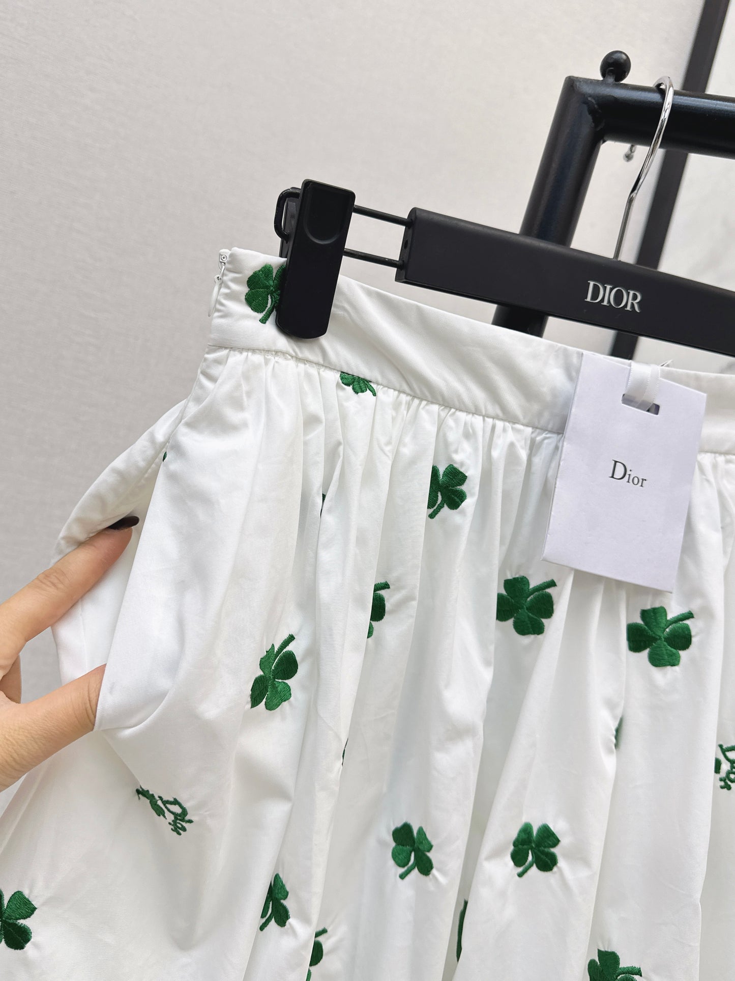 Four-leaf clover shirt/umbrella skirt