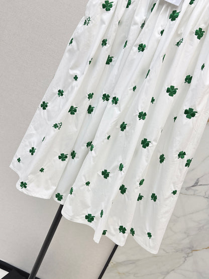 Four-leaf clover shirt/umbrella skirt