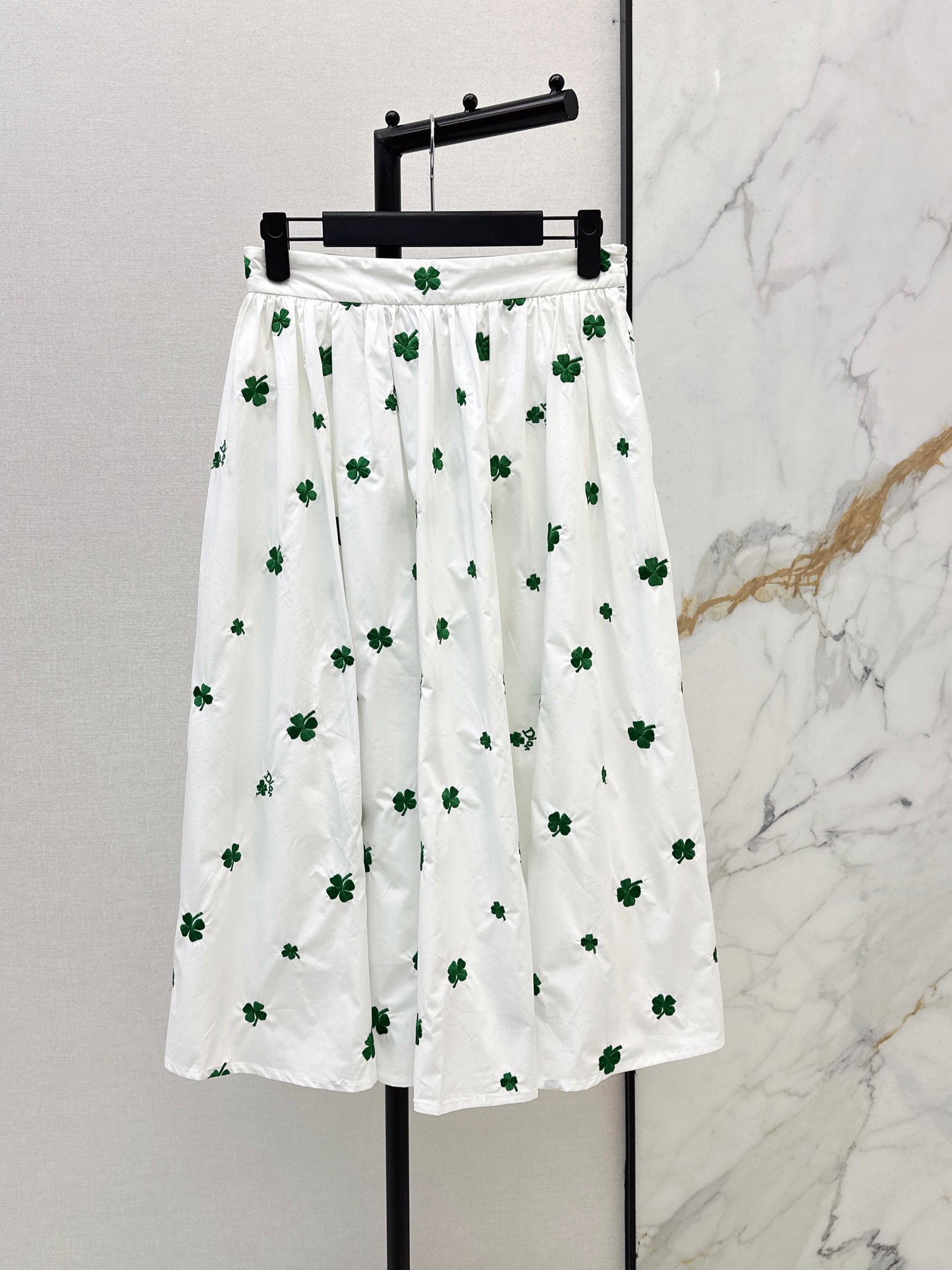 Four-leaf clover shirt/umbrella skirt
