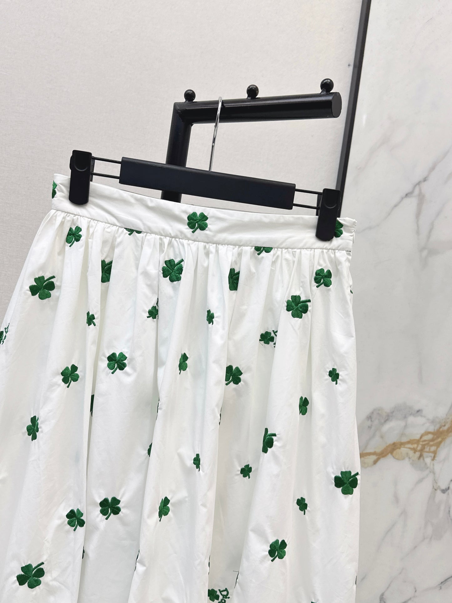 Four-leaf clover shirt/umbrella skirt