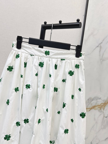 Four-leaf clover shirt/umbrella skirt