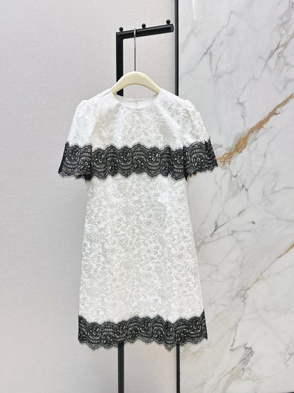 Color-blocked lace dress