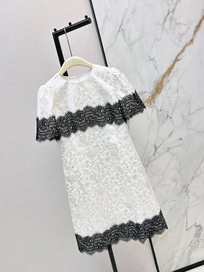 Color-blocked lace dress