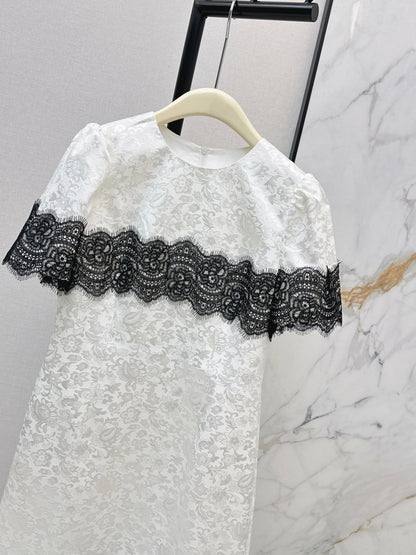 Color-blocked lace dress