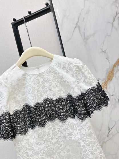 Color-blocked lace dress
