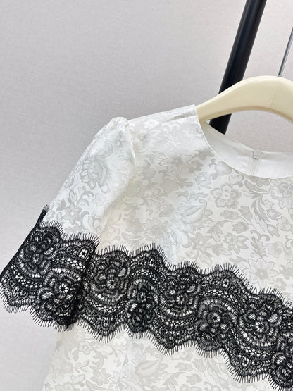 Color-blocked lace dress