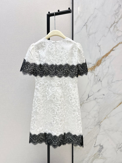 Color-blocked lace dress