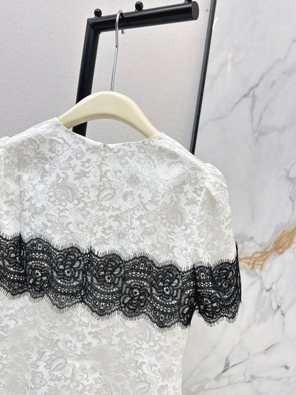 Color-blocked lace dress
