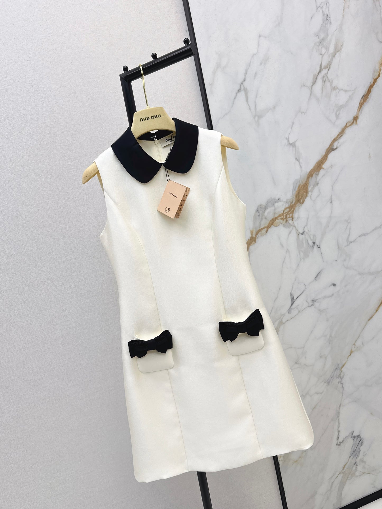 Bow-tie sleeveless dress