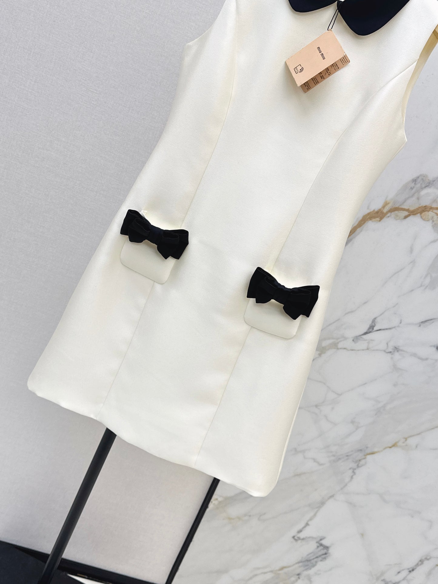 Bow-tie sleeveless dress