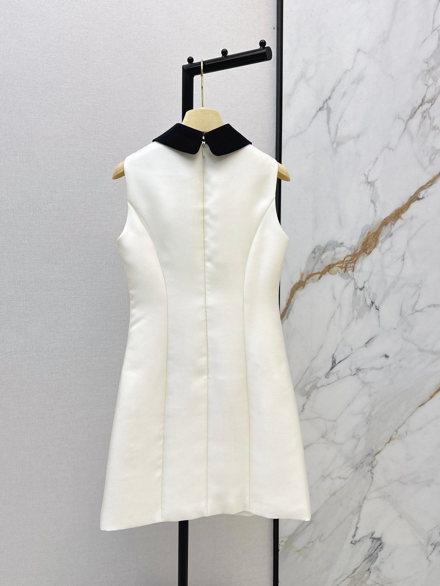 Bow-tie sleeveless dress