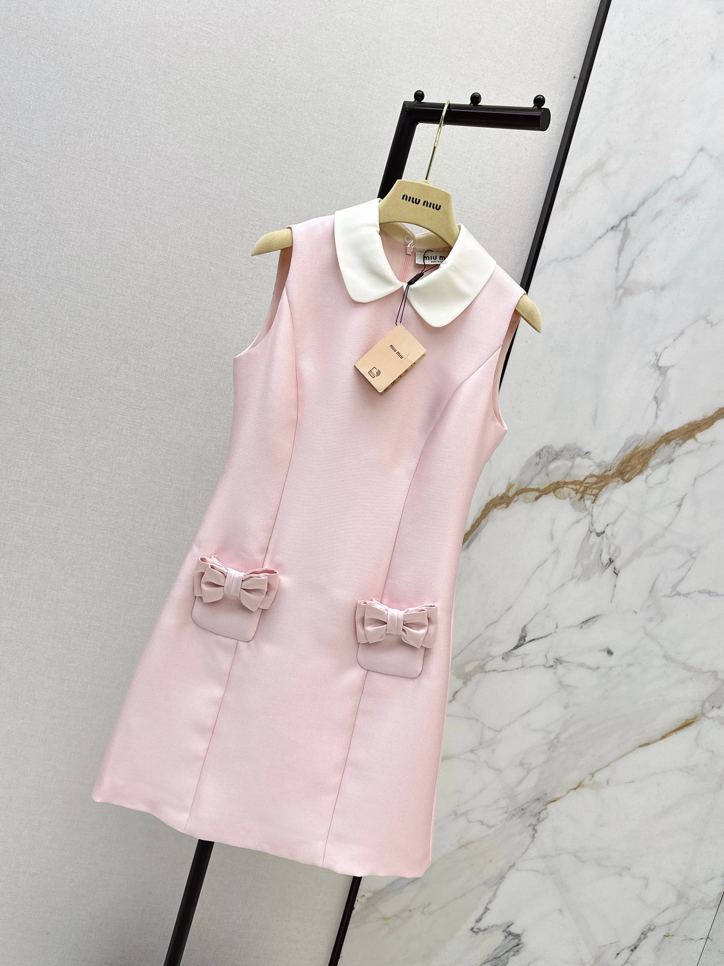 Bow-tie sleeveless dress