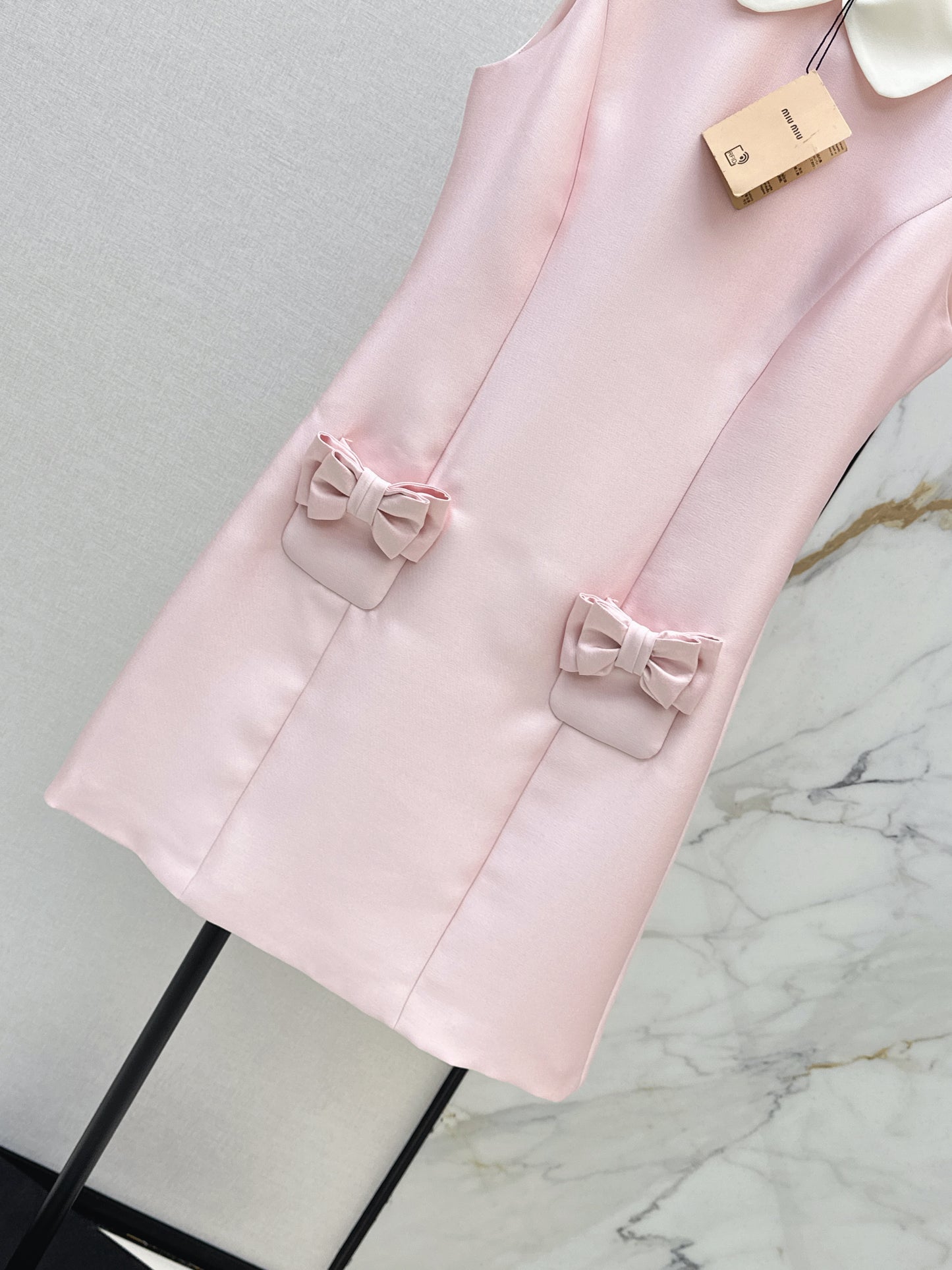 Bow-tie sleeveless dress