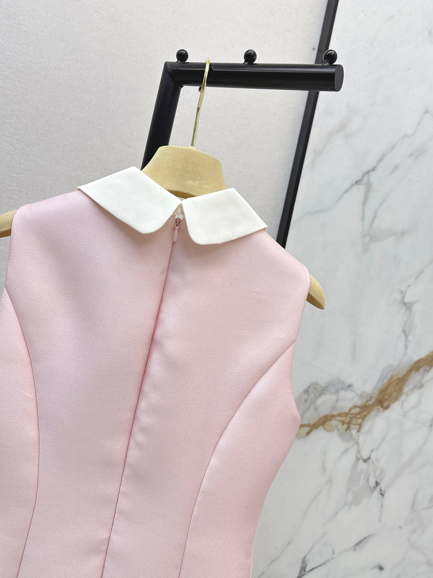 Bow-tie sleeveless dress