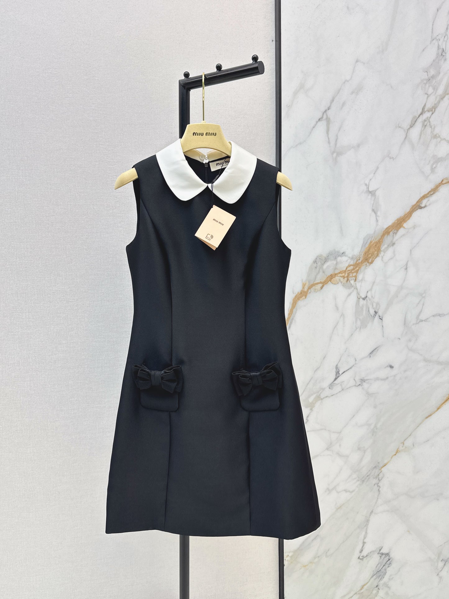 Bow-tie sleeveless dress
