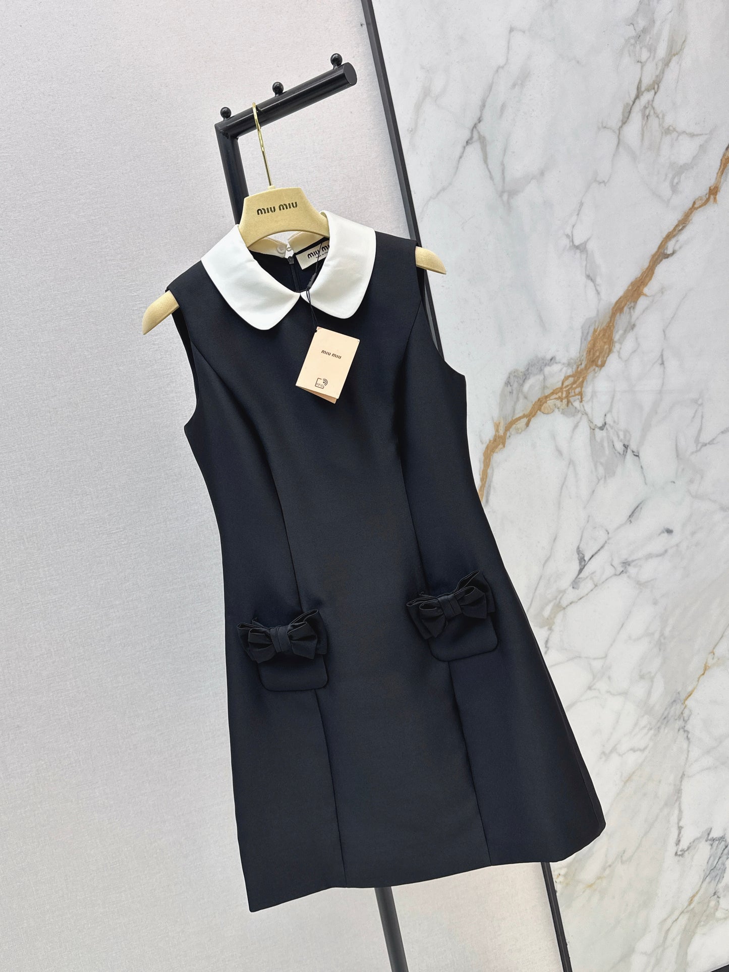 Bow-tie sleeveless dress