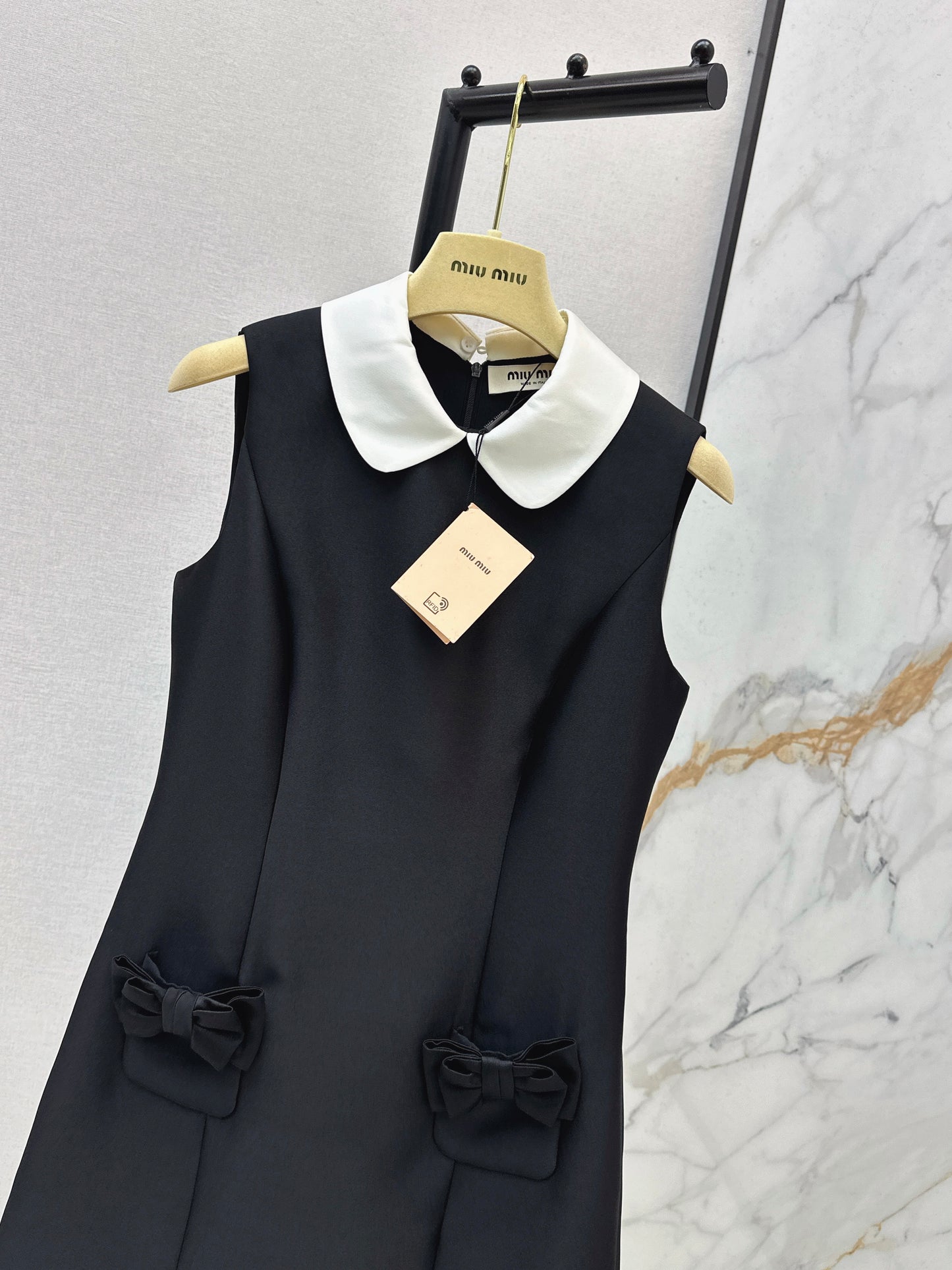 Bow-tie sleeveless dress