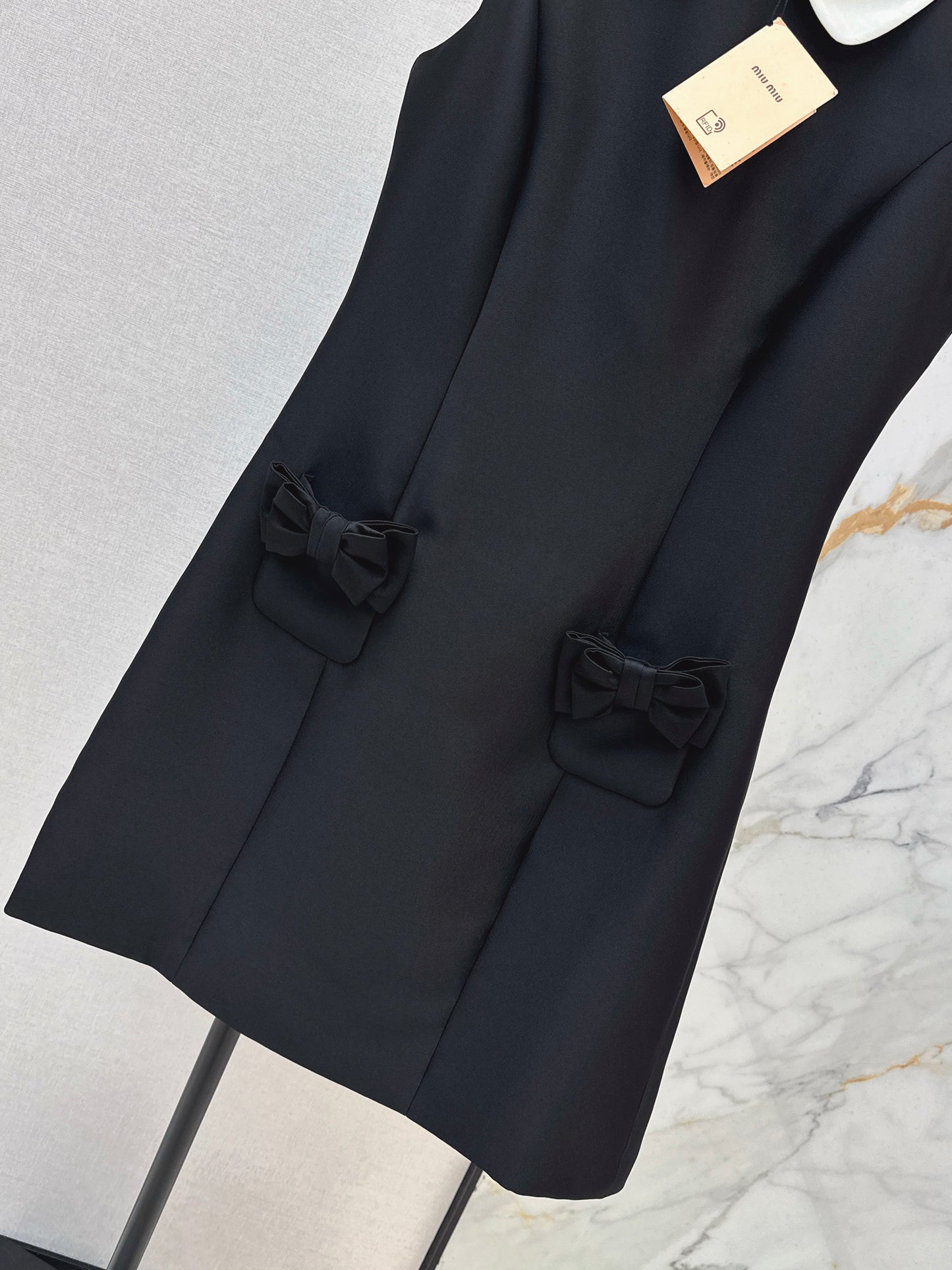 Bow-tie sleeveless dress