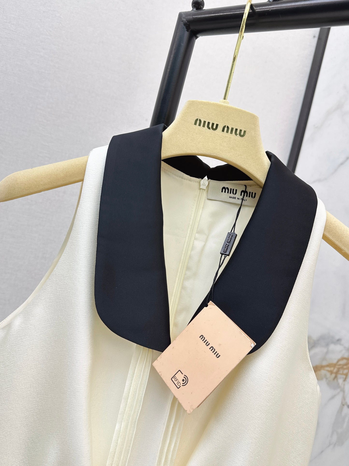 Collared Sleeveless Dress