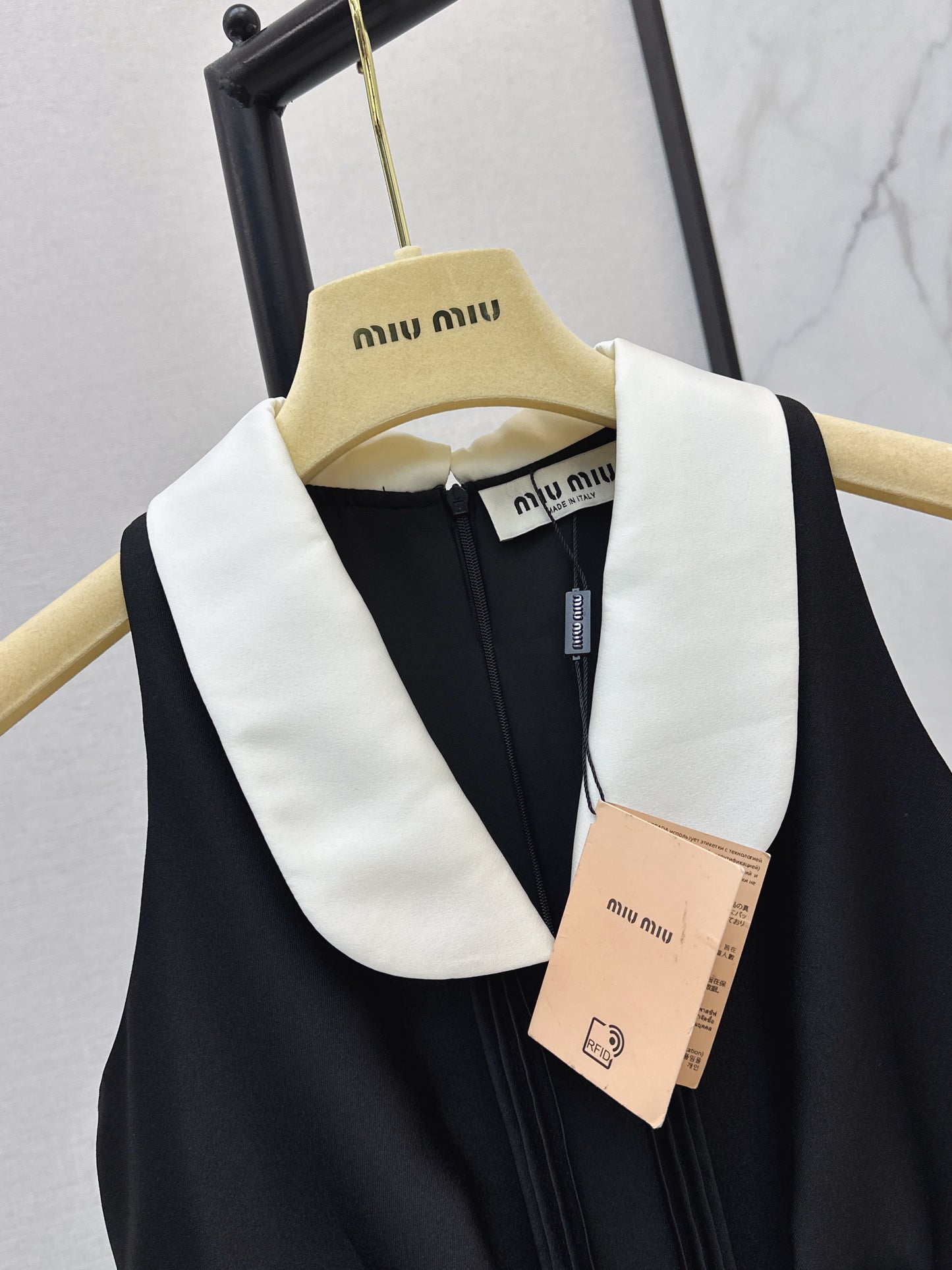 Collared Sleeveless Dress