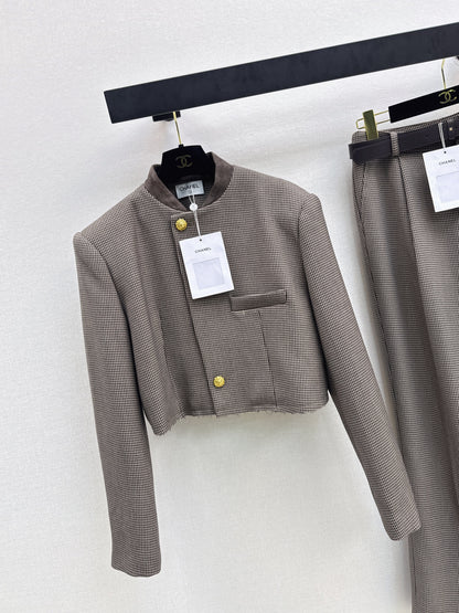 Wide-shouldered blazer + belted trousers