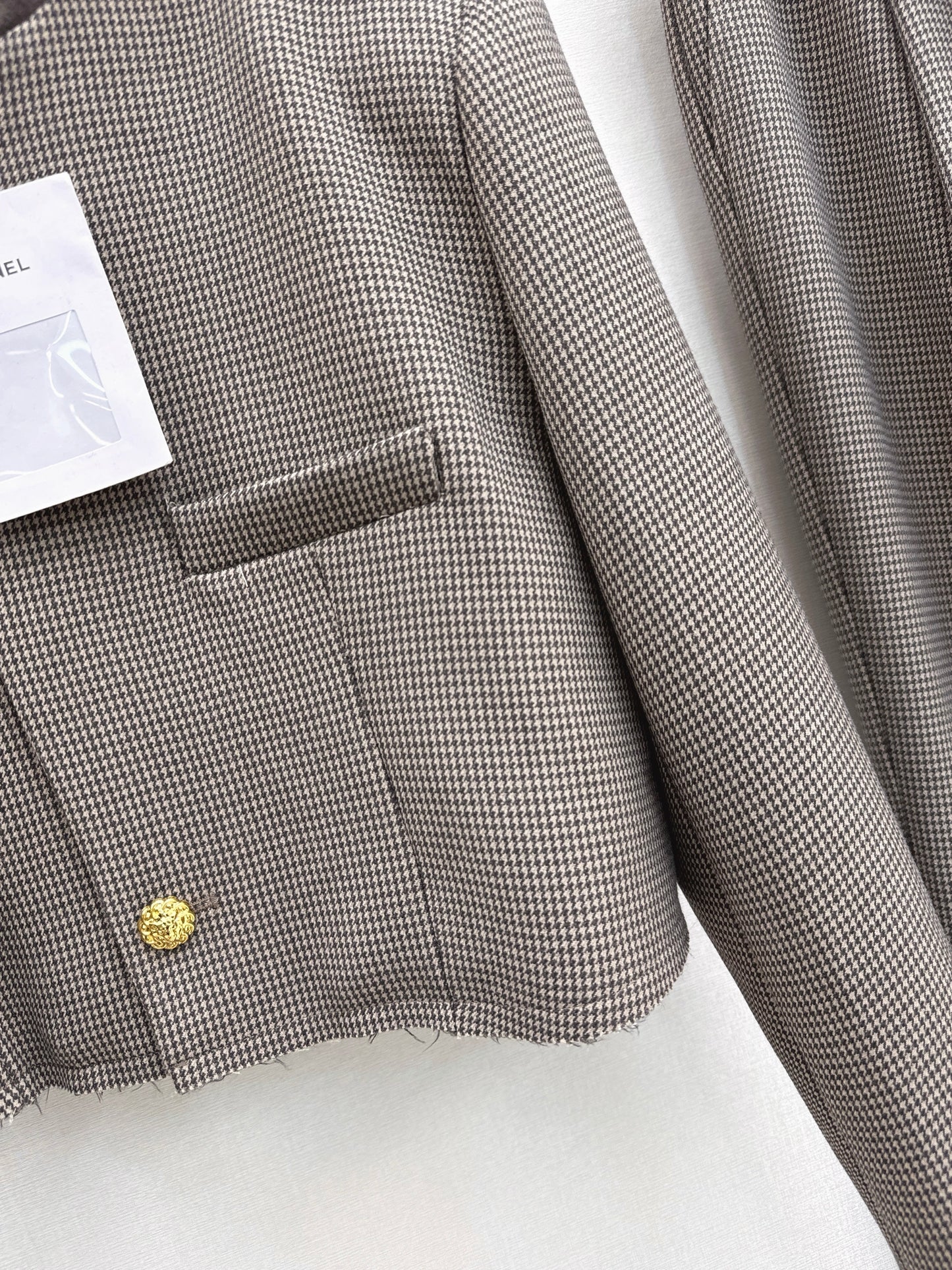 Wide-shouldered blazer + belted trousers