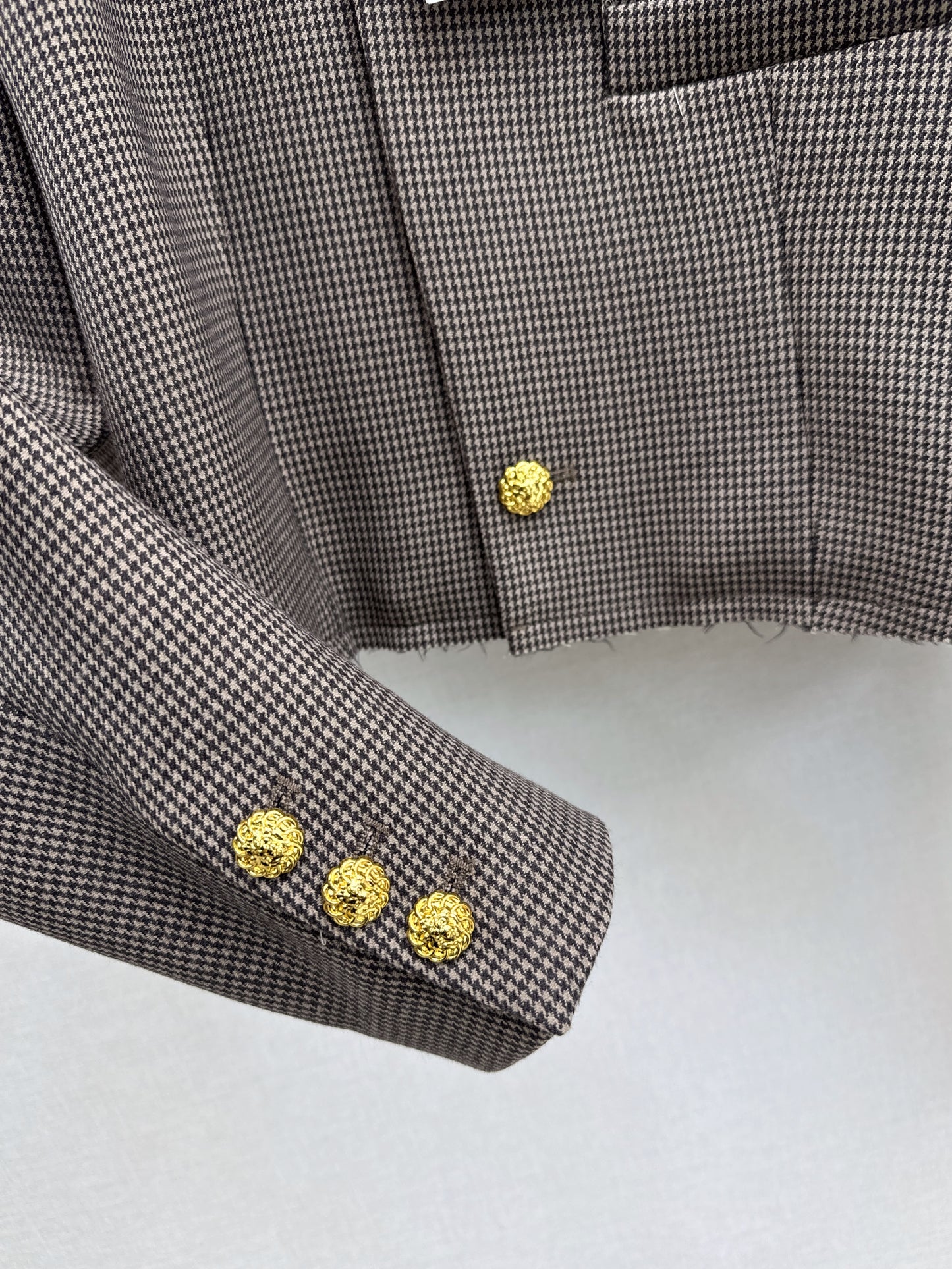 Wide-shouldered blazer + belted trousers