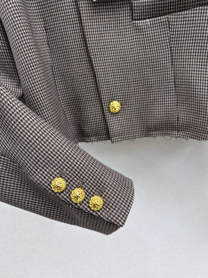 Wide-shouldered blazer + belted trousers