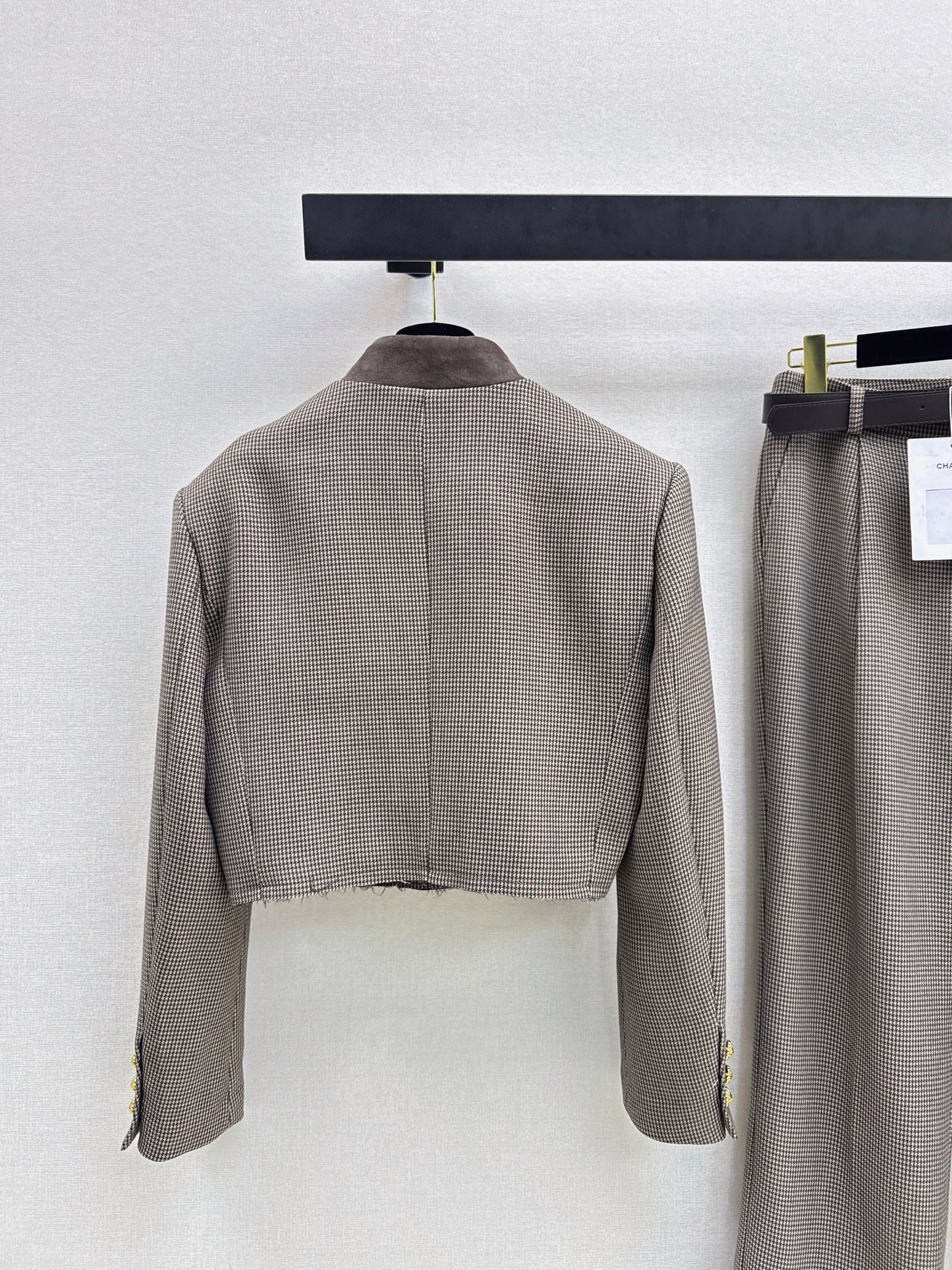 Wide-shouldered blazer + belted trousers