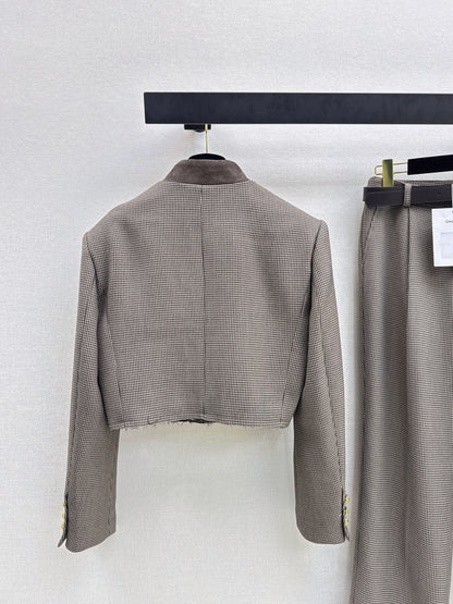 Wide-shouldered blazer + belted trousers