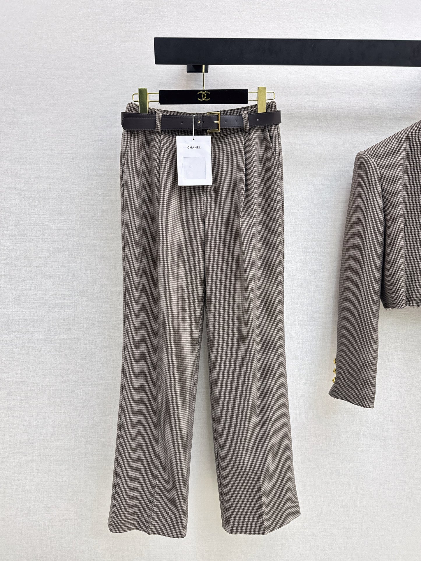 Wide-shouldered blazer + belted trousers