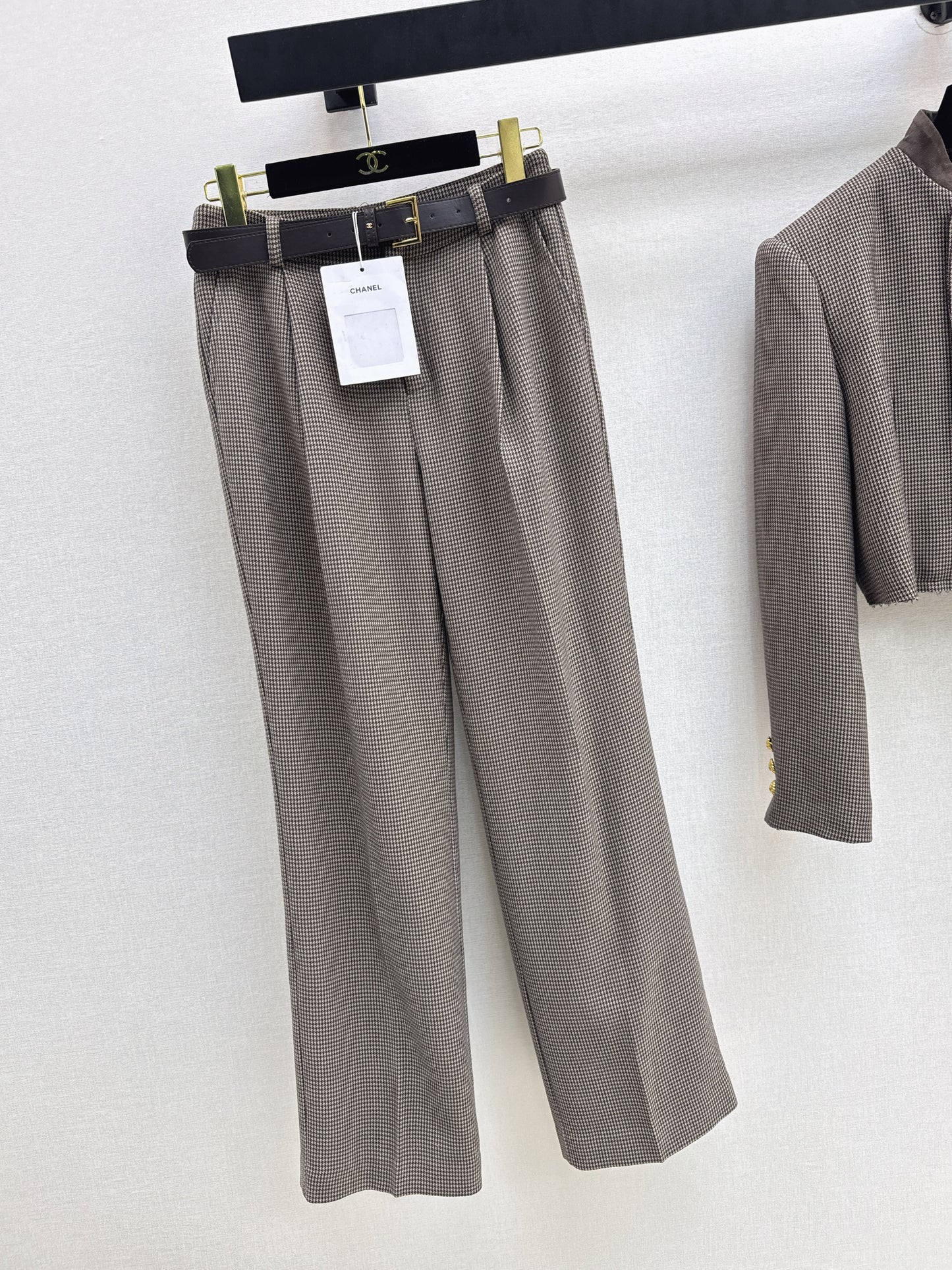 Wide-shouldered blazer + belted trousers