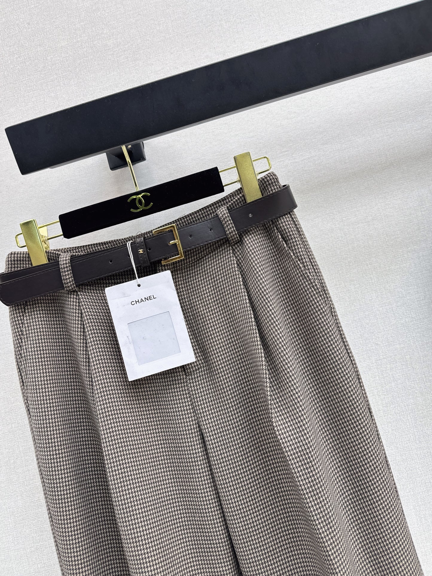 Wide-shouldered blazer + belted trousers