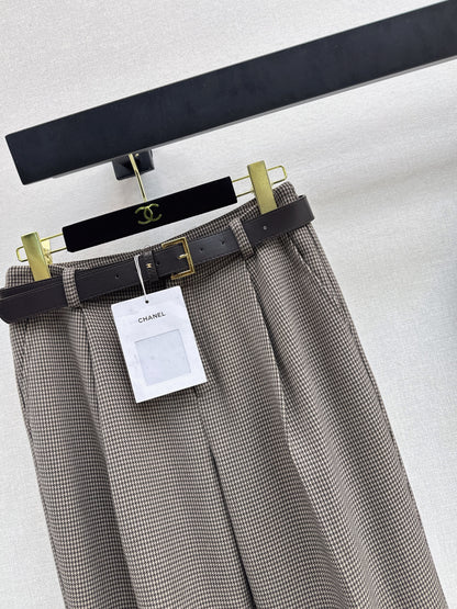 Wide-shouldered blazer + belted trousers