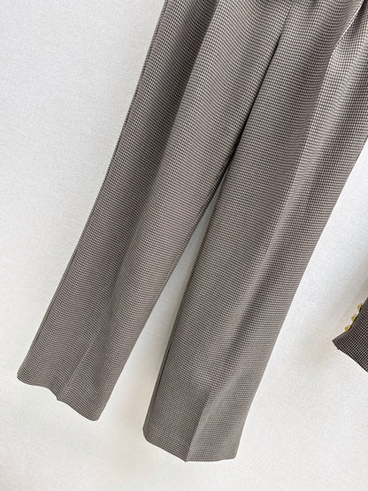 Wide-shouldered blazer + belted trousers