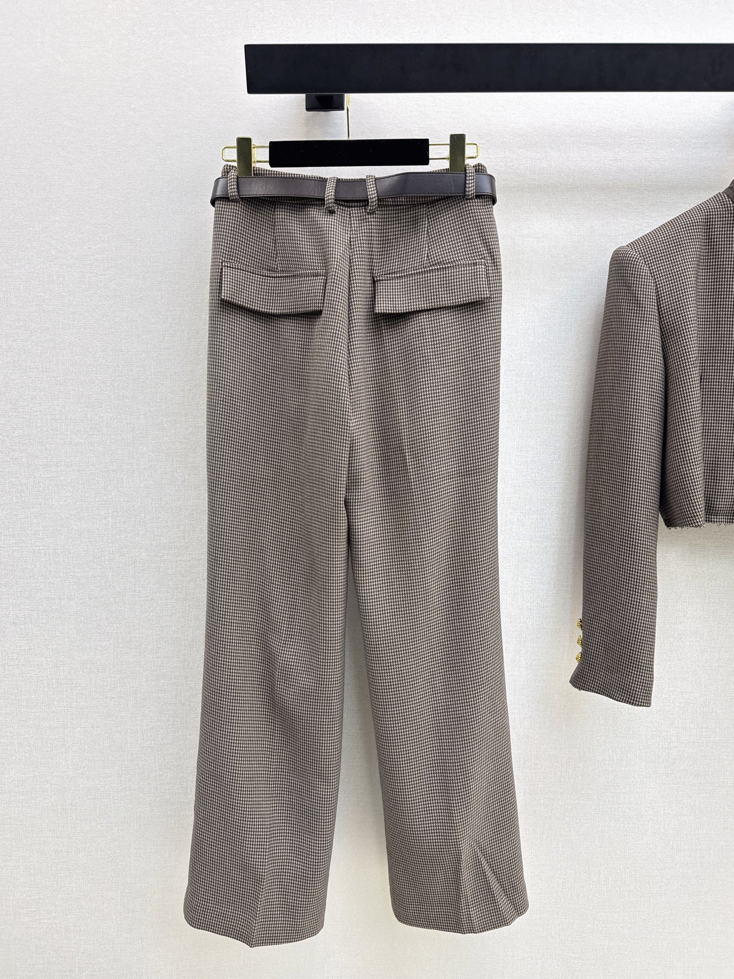 Wide-shouldered blazer + belted trousers