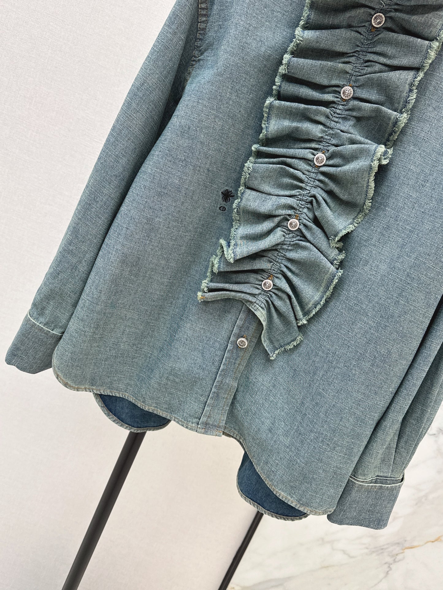 Court-style denim shirt