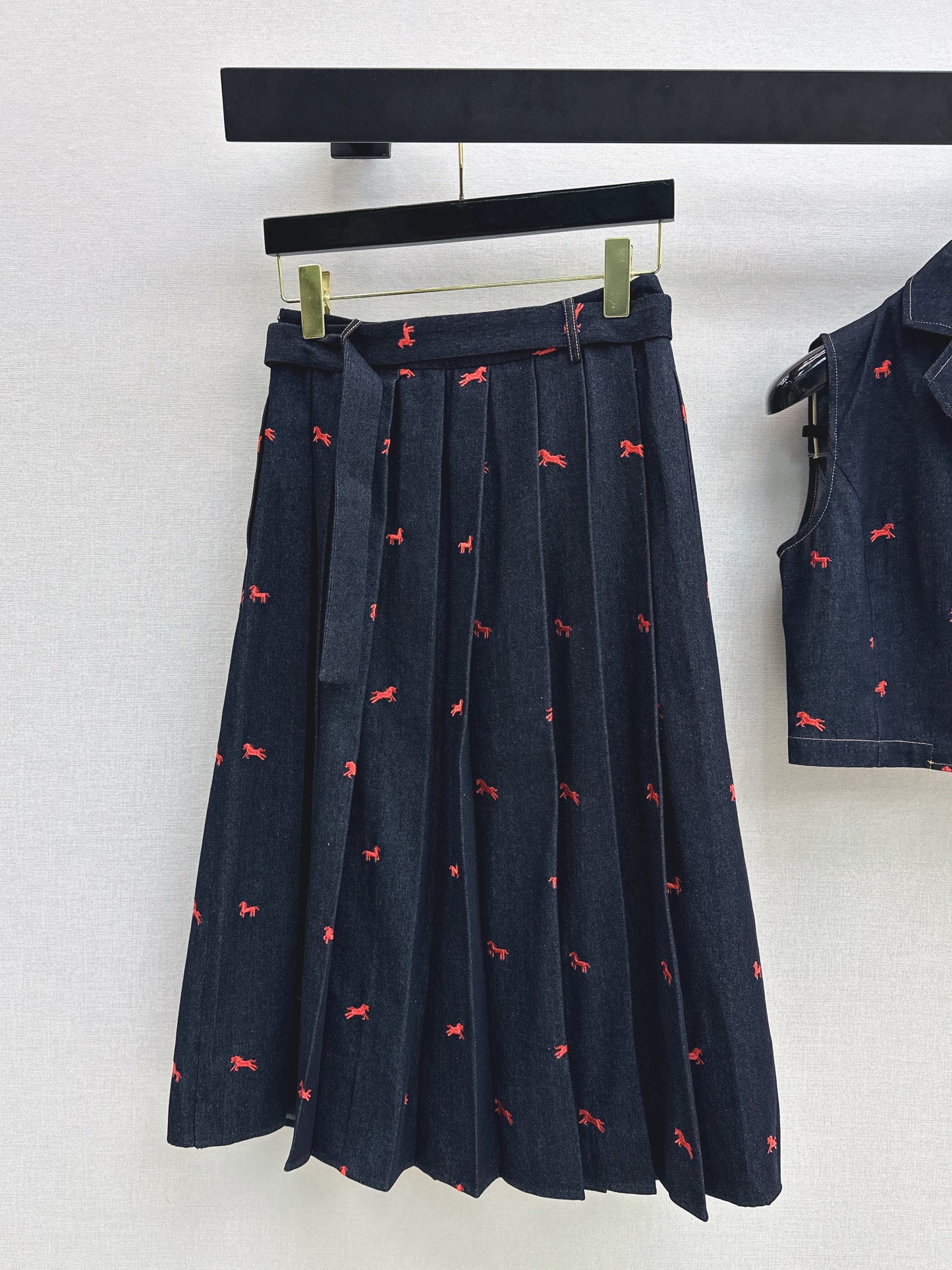 Age-defying outfit set