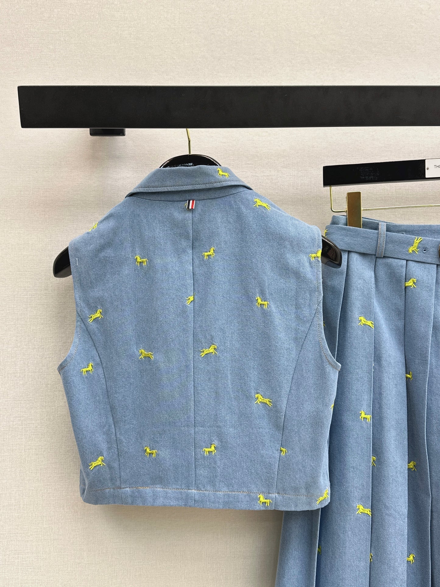 Age-defying outfit set